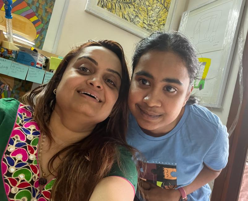 AyathiTrust's tweet photo. Sometimes students working with Akshayee in her class randomly decide that they want to take a selfie with her. Wonder why? It’s pretty obvious! 1/5
#SenseKaleidoscopes #AyathiTrust #neurodiversity #firstacademicschoolforautism #School #Education #BuildComprehension https://t.co/S2UeQf4QuE