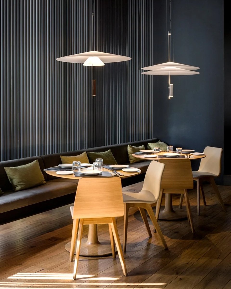 stillucestore's tweet image. “La sfida: proiettare la luce sul paralume invece di avvolgere la fonte di luce. Il risultato: un effetto etereo, in cui la lampada e la sua luminosità risultano decostruite.” #AntoniArola
Vibia Flamingo: stilluce-store.it/?count=18&amp;amp;page…
#StilluceStore #VibiaLight #VibiaLighting #StoreXXL