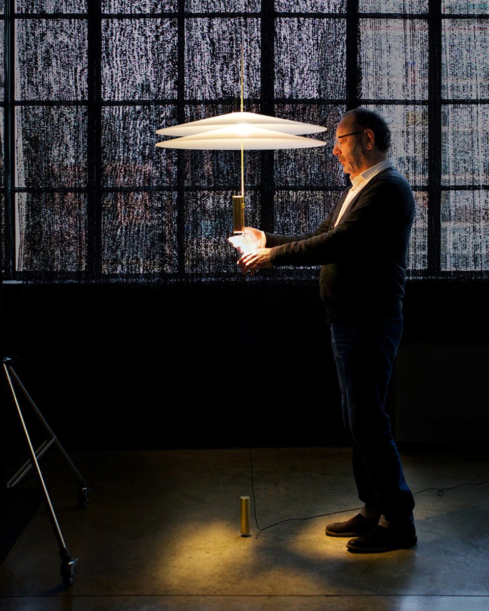 stillucestore's tweet image. “La sfida: proiettare la luce sul paralume invece di avvolgere la fonte di luce. Il risultato: un effetto etereo, in cui la lampada e la sua luminosità risultano decostruite.” #AntoniArola
Vibia Flamingo: stilluce-store.it/?count=18&amp;amp;page…
#StilluceStore #VibiaLight #VibiaLighting #StoreXXL
