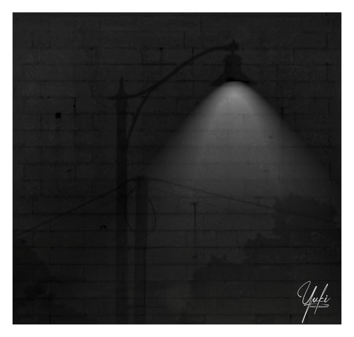 YukiLee_Images's tweet photo. Let me know what you think. Seen this shadow cast on the wall while walking around. Raw vs. Edited. If you like please RT or follow. #photograghy #PhotographyIsArt #NFTCommunity #shadows #rawvsedit #blackandwhitephoto #photooftheday https://t.co/t5iCnYLsGS