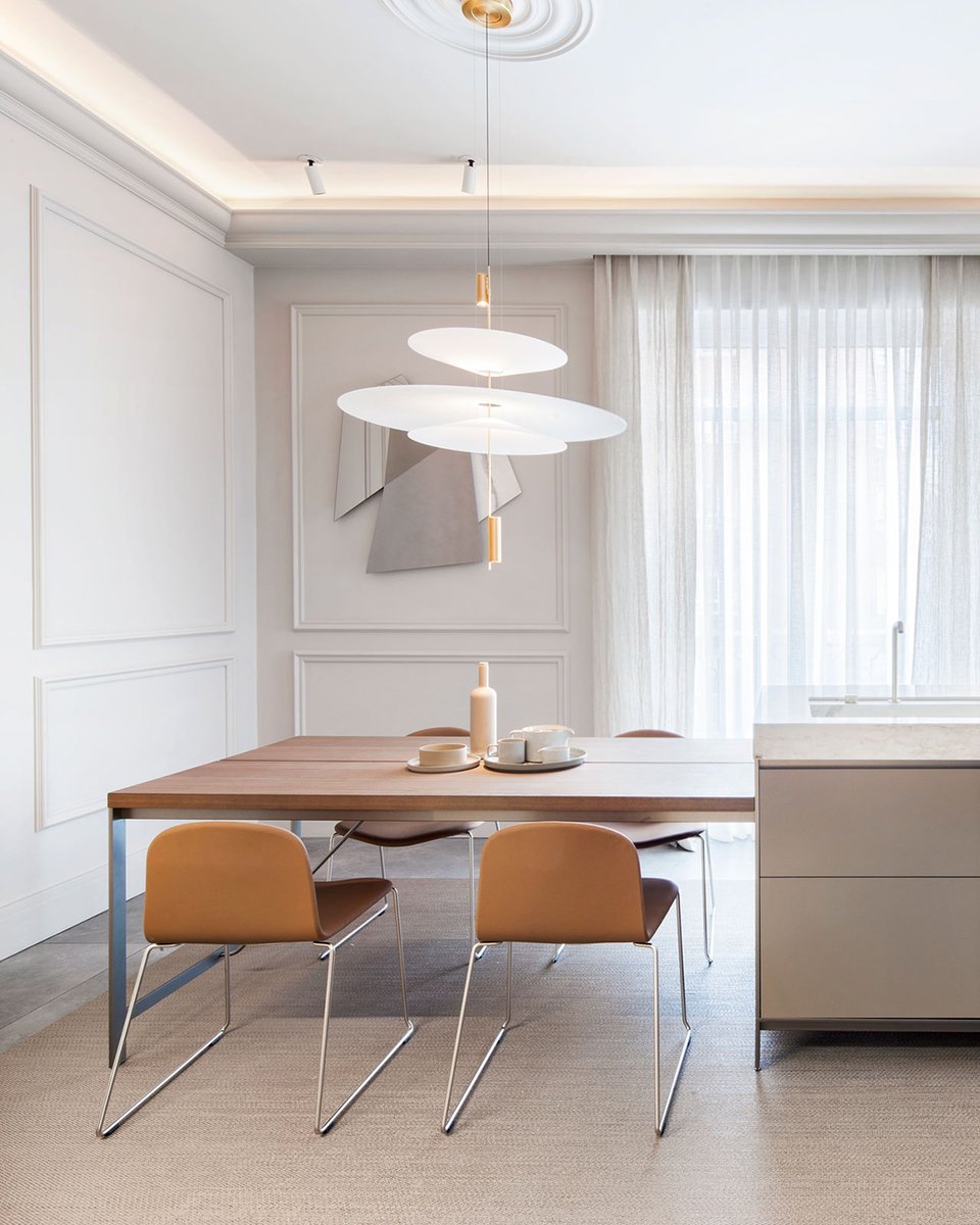 stillucestore's tweet image. “La sfida: proiettare la luce sul paralume invece di avvolgere la fonte di luce. Il risultato: un effetto etereo, in cui la lampada e la sua luminosità risultano decostruite.” #AntoniArola
Vibia Flamingo: stilluce-store.it/?count=18&amp;amp;page…
#StilluceStore #VibiaLight #VibiaLighting #StoreXXL