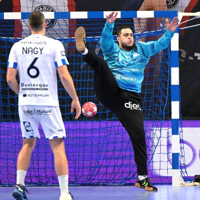 Qui est Samir Bellahcene, le nouveau gardien appelé en équipe de France ?

Appelé pour la première fois chez les Bleus, en déplacement en Lettonie, Samir Bellahcene veut saisir sa chance sans se prendre pour un autre. ow.ly/9gEy50NTFTF