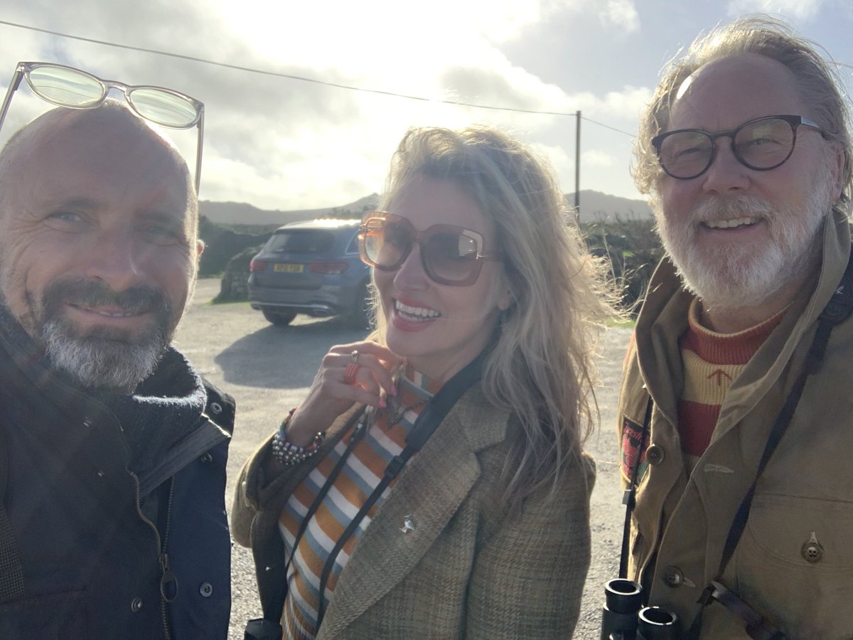 Had the pleasure of working with these two lovely folk <a href="/JamesMoir10/">Jim Moir</a> and Nancy Sorrell on their series Painting Birds for <a href="/SkyArts/">Sky Arts Awards</a> - tonight show features the stunning Choughs of Cornwall - do tune in