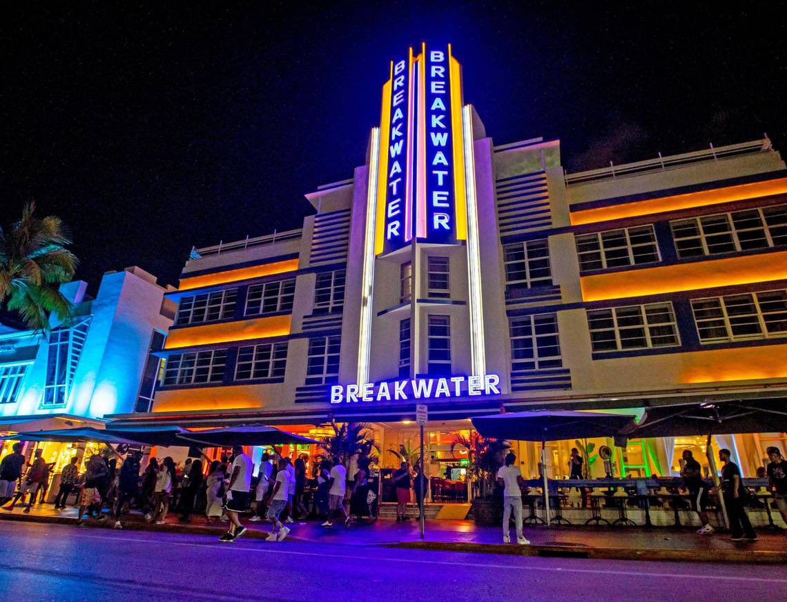 MaryEllenKlas's tweet image. Florida Legislation would gut historic preservation in the name of resiliency and allow developers to demolish buildings in Miami Beach’s Art Deco district, St. Augustine’s downtown and Key West’s Old Town, w/⁦@AndresViglucci⁩, ⁦@aaron_leib⁩
miamiherald.com/news/business/…