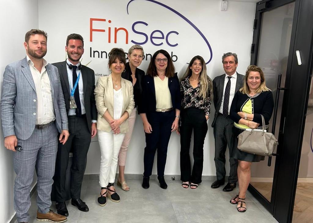 ToineBourrat's tweet photo. En visite officielle en #Israel dans le cadre des travaux de la @CSNUMPOST. 
Merci à nos hôtes pour cette immersion dans l'écosystème de la #sécurité #numérique de #TelAviv à #BeerSheva .
La 2ème #cyber puissance du monde doit nous inspirer dans ce secteur régalien stratégique. https://t.co/Za3hvzp8T2