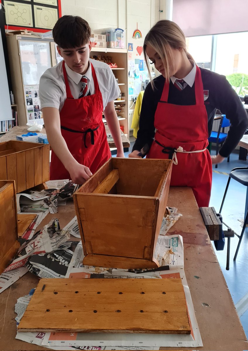 lawnswoodschool's tweet photo. Y11 #Construction students are finishing their last coursework piece this morning #confidence #creativity https://t.co/bTOQbT9Qkm