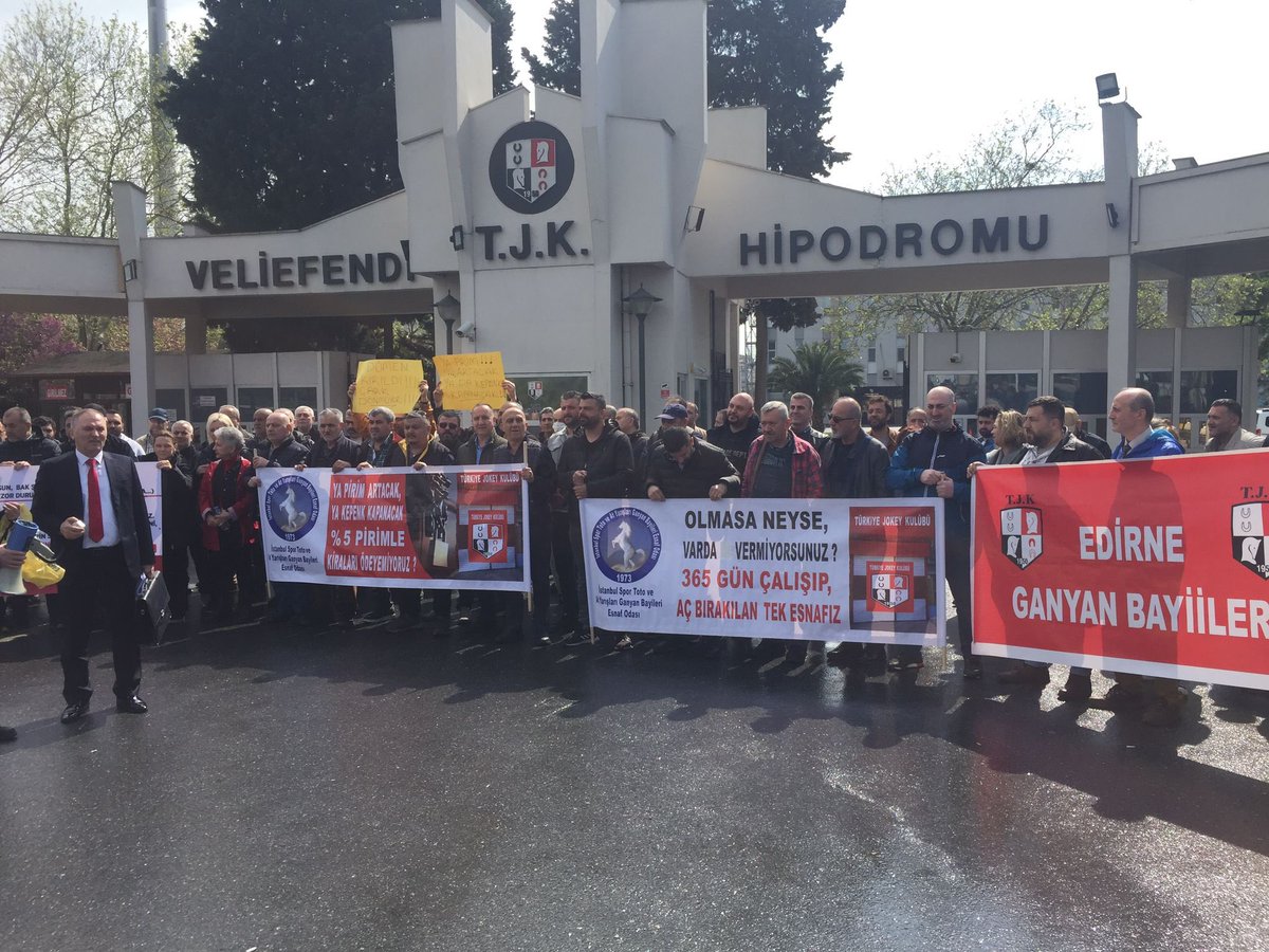 CuneytbeyMeral's tweet photo. Ganyan bayilerinin Veliefendi Hipodromu önündeki eyleminden @istinyeganyanb https://t.co/YXPvooNERk