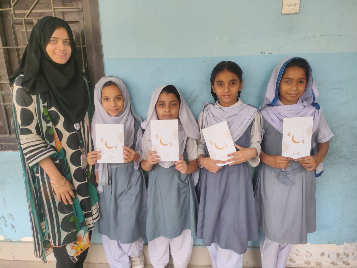 AkuClassIII's tweet photo. We are so excited to spread the joy of Eid to children and teachers across schools with these special cards! #EidMubarak  #ClassIII #Secondhandsmoke #Intervention #Smokefreehome #Sfi https://t.co/DLPiWhc6uq
