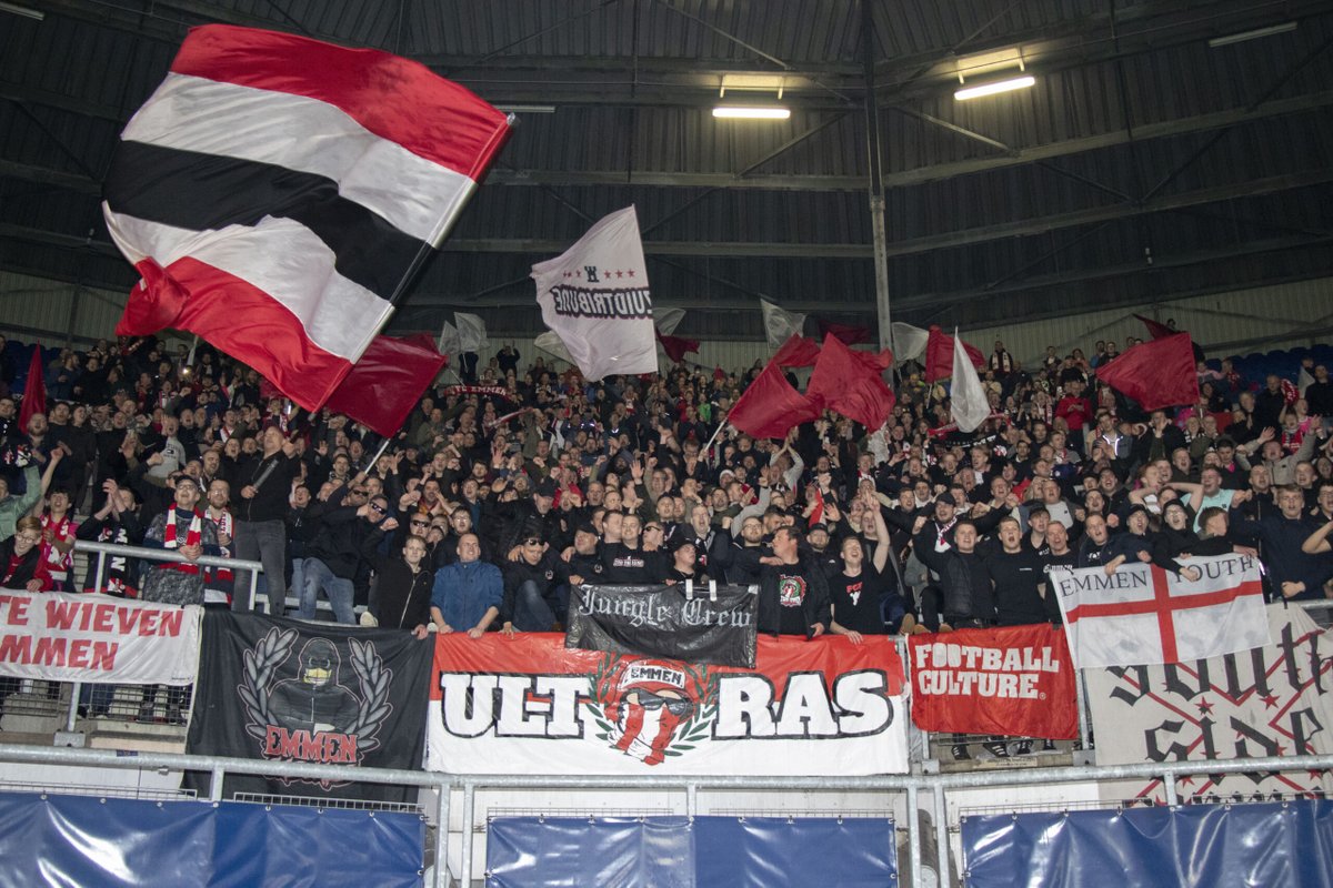 FootballCulture's tweet photo. AWAYDAYS - Woohaa, wat een beeld!

De rode FootballCulture-vlag (met brandgaten en alles) in het uitvak bij @FC_Emmen in Heerenveen. 
Jááááámannnn, trots! 🔥

Meer mooie pics:
https://t.co/uJo4nlg2Xs

#JungleCrew #BF16 #Zuidtribune #EmmenYouth #Southside #EmmenUltras #Awaydays https://t.co/NVoWj1rTxI