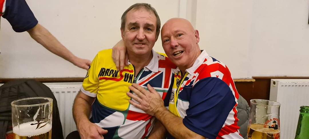 ArrowsUK501's tweet photo. ENGLAND 
    ARROWS UK 
RON SHALLISH TEAM MANAGER GWENT 
PETER CASEY WARWICKSHIRE 
LYNDON HEXTALL LEICESTER 
CHRIS JOHNS GLAM &amp; WALES 
MARK SALMON GLAM &amp; WALES
MARSHALL JAMES GLAM &amp; WALES
RON BROWN MIDDLESBROUGH 
CLIFF PAYNE ENGLAND 
EVERYONE WELCOME TO COME TO YASINS 🎯🎯 https://t.co/d6IeXTAkY9