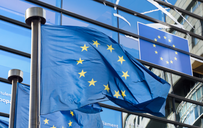 BMSSverige's tweet photo. Vill Europa vara drivande inom forskning? EU-kommissionens förslag till ny läkemedelslagstiftning väntas inom kort, och kortare dataskyddstider vore skadligt för läkemedelsbranschen och i förlängningen för svenska patienter. https://t.co/5I4G1SDjES #FutureProofingMedicines https://t.co/mITLD1McTj