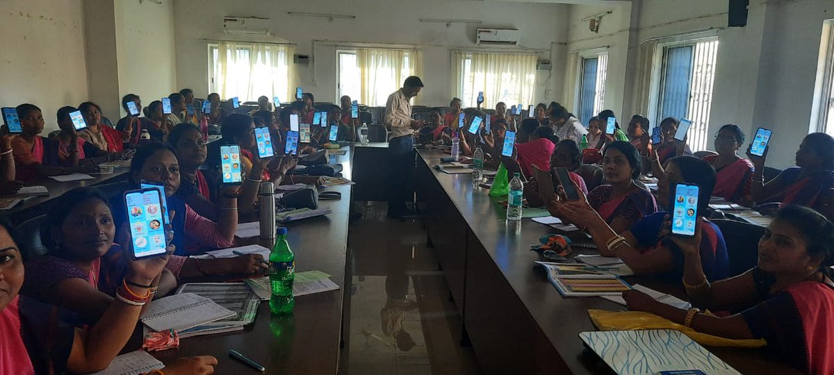 DSWO_WSINGHBHUM's tweet image. सेक्टर स्तरीय प्रशिक्षकों (सेविकाएं) का प्रथम समूह अपने सेक्टर की सेविकाओं को #Handholding सहयोग प्रदान करने के लिए प्रशिक्षित हुए
#PoshanTracker #SAAMAR #GMD
#BreastFeeding #ComplementaryFeedingcumFoodDiversity 
#Hygiene #MaternalNutrition #SBCC

@JobaMajhiOffice   @DC_Chaibasa