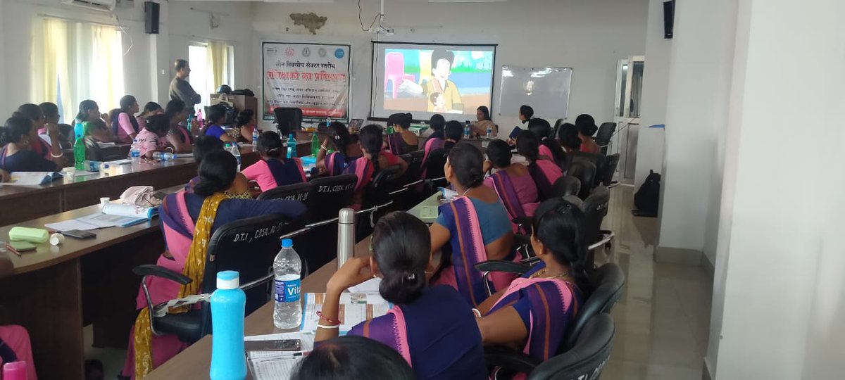 DSWO_WSINGHBHUM's tweet image. सेक्टर स्तरीय प्रशिक्षकों (सेविकाएं) का प्रथम समूह अपने सेक्टर की सेविकाओं को #Handholding सहयोग प्रदान करने के लिए प्रशिक्षित हुए
#PoshanTracker #SAAMAR #GMD
#BreastFeeding #ComplementaryFeedingcumFoodDiversity 
#Hygiene #MaternalNutrition #SBCC

@JobaMajhiOffice   @DC_Chaibasa