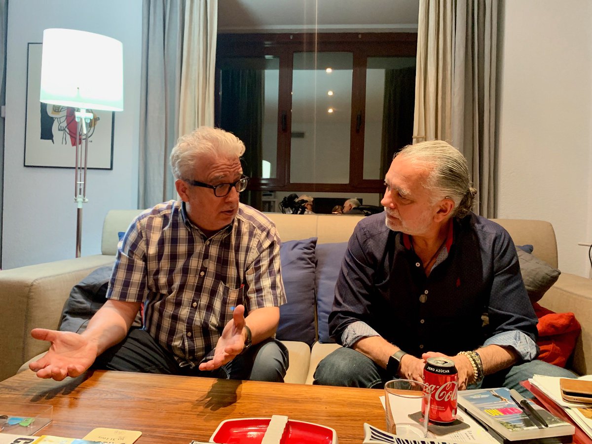 ✔️<a href="/JuanraLucas/">Juan Ramón Lucas 🐴</a> estrena el #podcast #CambiarsinCambiar
▶️<a href="/LeoHarlem/">Leo Harlem</a> y el <a href="/chefjoseandres/">Chef José Andrés 🕊️🥘🍳</a> abren la primera temporada
👉El podcast persigue buscar la esencia de sus invitados y ponerla en valor
🔴gorkazumeta.com/2023/04/juan-r…