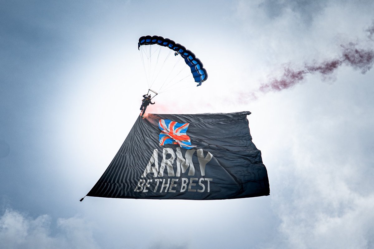 The team is getting ready to head down for @armytentors event 

Will we see you there? 

@britisharmy
@army_engagement 

#army #cadets #acf #engagment #dartmoor #flag #military #smoke