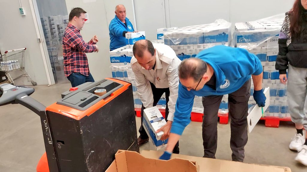 Está mañana hemos vuelto al <a href="/BANCOALIMEN923/">Banco Alimentos SA</a> para colaborar en la preparación de los lotes para las entidades encargadas de su reparto.
#voluntariado
#participacionciudadana
<a href="/FundacionAfim/">Fundación Afim</a> 
#nosomosavestruces
#AFIMSalamanca