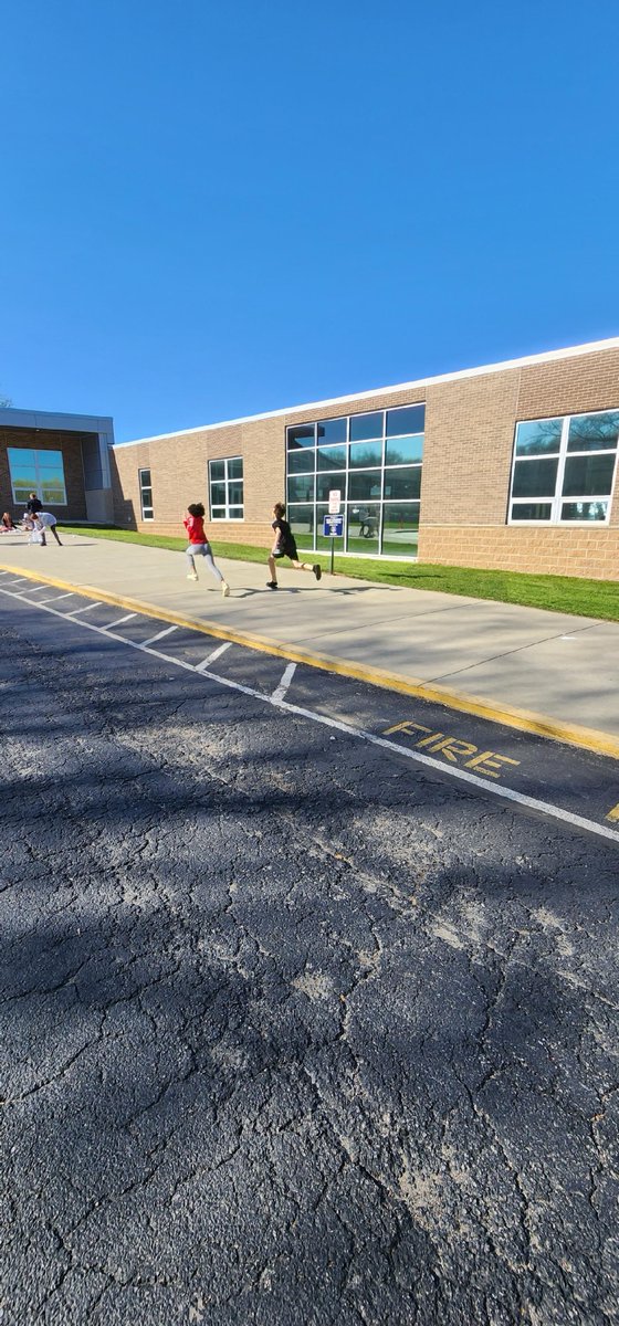 WestCler's tweet photo. 📏 Ms. Dutterer's sixth-grade math class was able to get outside and enjoy the nice weather to collect different data numbers for their unit on measurement and data. 📈 The class plans to use this data to create graphs and find measures of variability based on the data. #WCcon... https://t.co/JcCi9owgWq