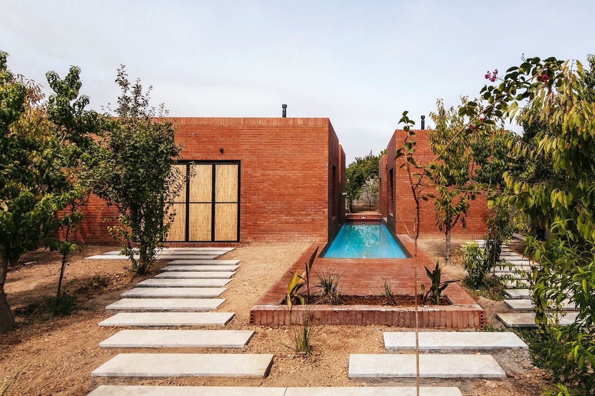 Architizer's tweet photo. Mid-ridge Villa has been settled between a slender but prosperous garden in the heart of the farmlands, for a family of three who are always gathering.
.
Details: https://t.co/SZoulphxOS | Isfahan, Iran https://t.co/BuTooYJ26o