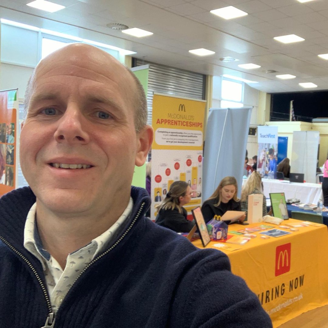katmarketing_'s tweet photo. Julian's in attendance at #ClactonCoastalAcademy’s #careersfair today, hosting a stand to chat to students about the variety, and wealth of opportunities, #careers within marketing can offer.
#CareersAdvice #Event #EssexEvents #Marketing #MarketingTips #Future15 https://t.co/n9nIsfUtJY