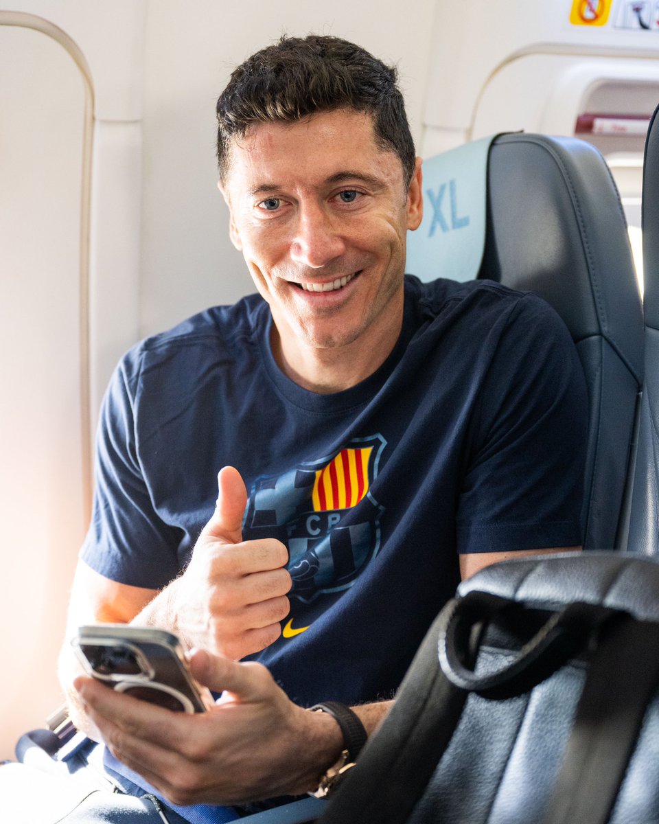 FCBarcelona_es's tweet photo. ✈️ Nos vamos a Madrid #RayoBarça https://t.co/rVanVKQTvf