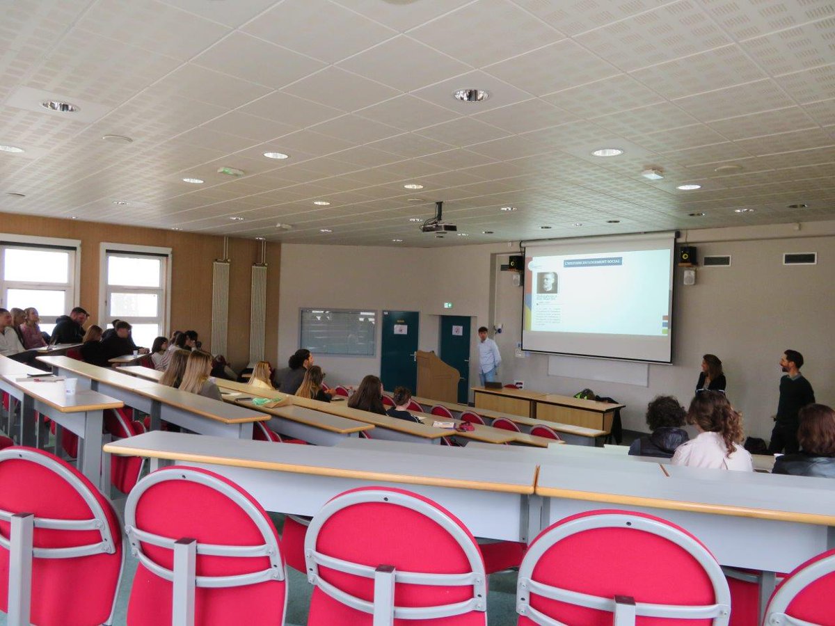 Reimshabitat's tweet photo. Ce 25 avril, les BTS Professions Immobilières du Groupe St Michel #Reims ont bénéficié d’une présentation du logement social et de #Reimshabitat par @ARCA_HLM, @Reimshabitat et un camarade en alternance à l'ARCA.
Une bonne occasion de valoriser le Mouvement HLM et sa diversité ! https://t.co/4CWoAJvS2j