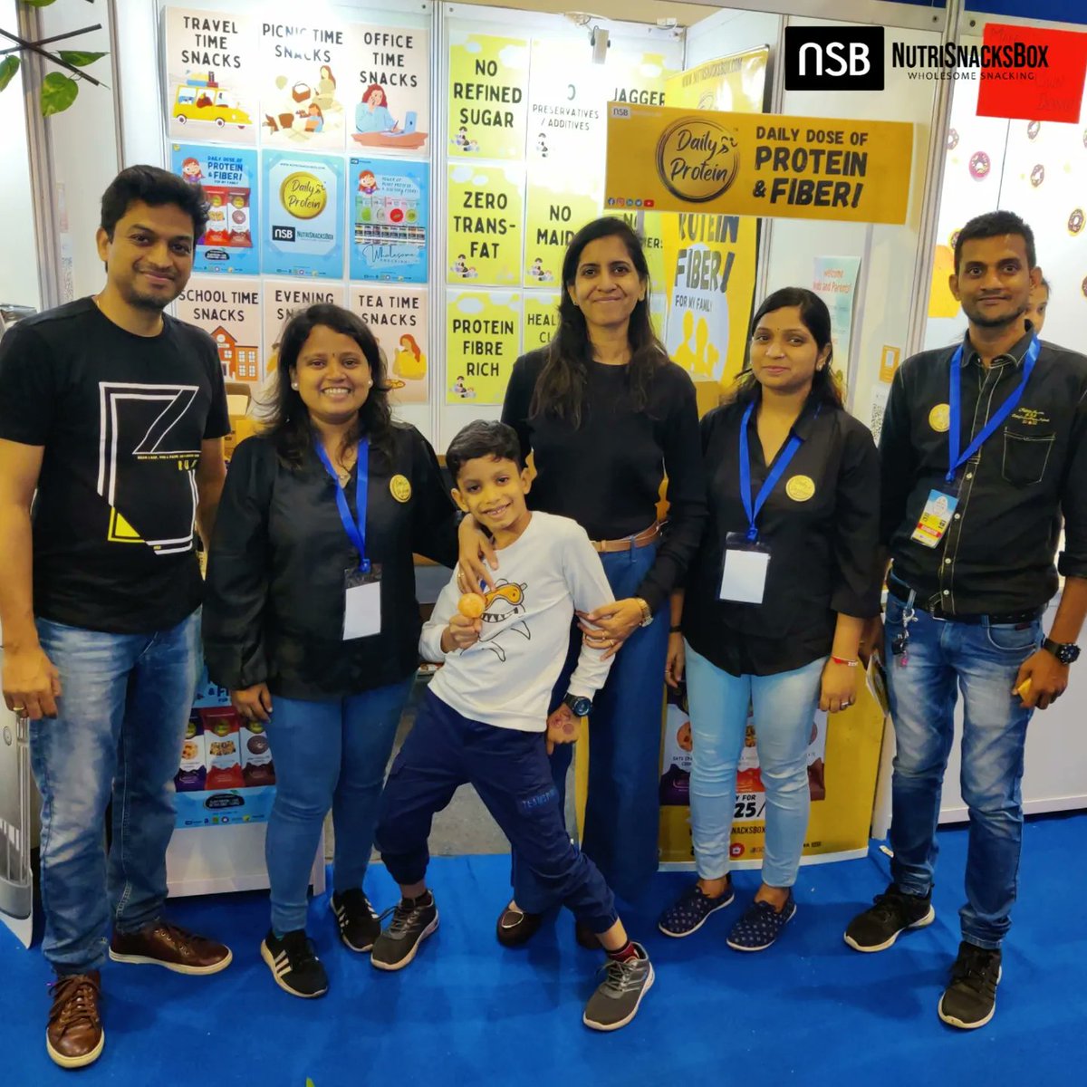 nutrisnacksbox's tweet photo. Great things in companies are never done by one person. They're done by a team of people!😇🙌🏼
#We 
- Team Nutrisnacksbox🫰🏻

#Nutrisnacksbox #DailyProtein #Teamwork #Team #Office #Exhibition #KidsCarnival https://t.co/XCqC0N4URv