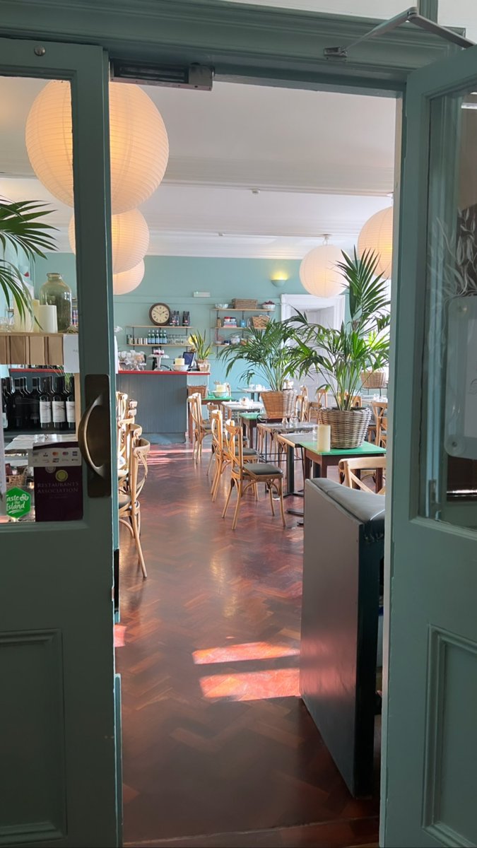 beth_haughton's tweet photo. Come in and say hello 🦚🦚🦚

@purecork @corkcitycentre @CrawfordArtGall #art #food #visitcork #visitcork https://t.co/psOESpSDZ2
