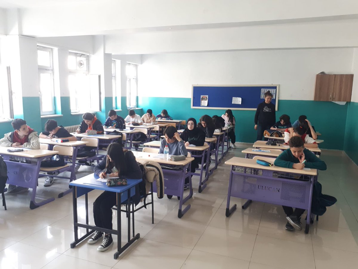 MemNiksar's tweet photo. İlçemiz de 8. Sınıflar İngilizce Revision Pack-5 sınavı yapıldı.
@ahmetozdemirmem 
@tekingr6 
@tcmeb 
@Kutbeddin1 https://t.co/WWM8z9Ua33