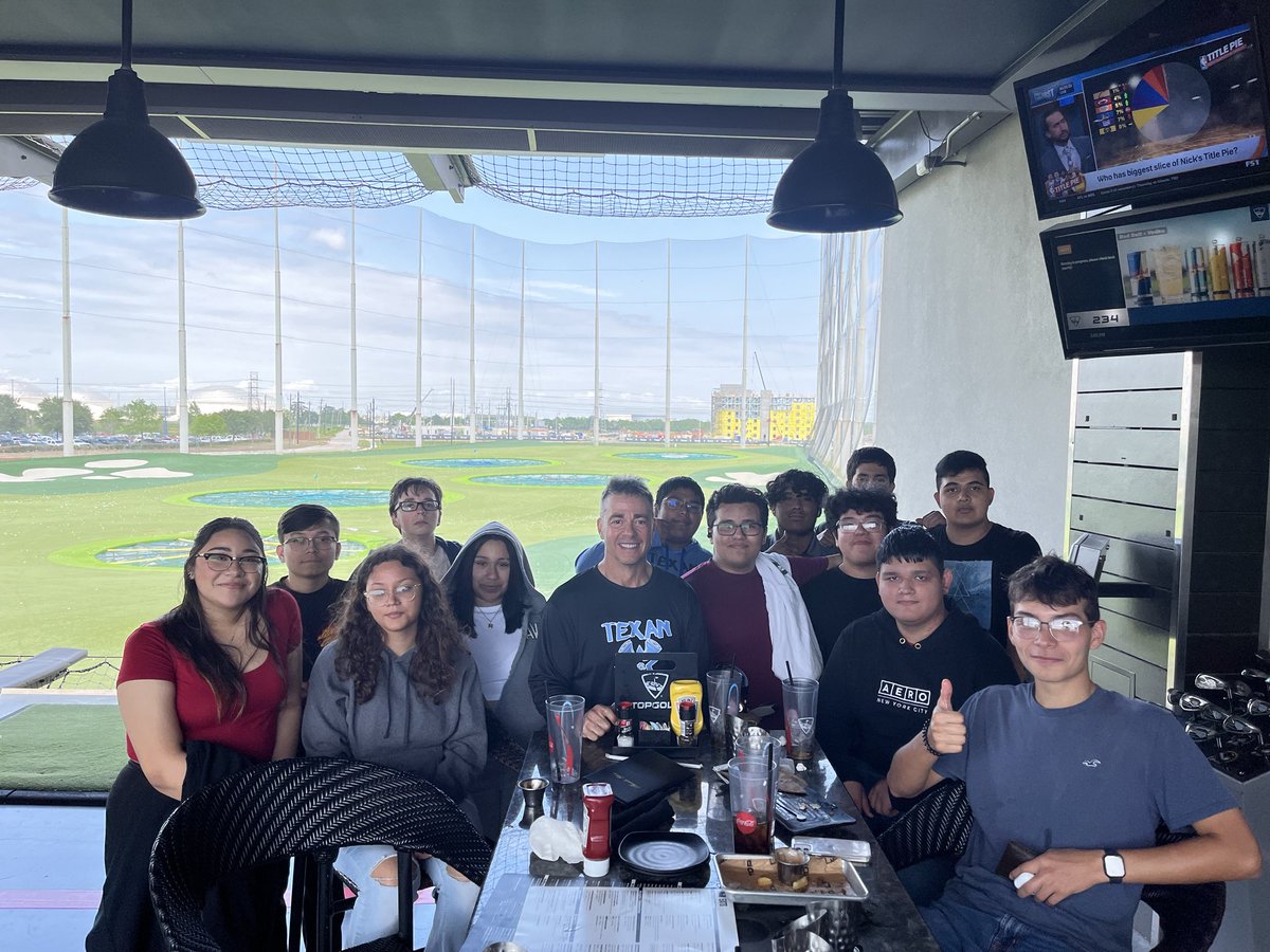 TEXAN SHOUT OUT to the SRHS golf team for an AMAZING season!🎉 They had their last practice at Top Golf to celebrate!🥳 #TexanTempo