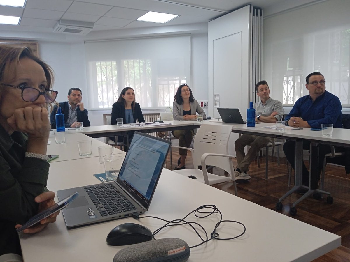 LauraHCSinerxia's tweet photo. Segunda mesa de trabajo PESCAZUL: "Definición de una Estrategia Nacional del Mar a la Mesa para garantizar la Sostenibilidad y Resisiliencia de la Cadena de Producción y Comercialización de los de los Productos Pesqueros y Acuícolas desde una perspectiva de Crecimiento Azul" https://t.co/WIUN9sqinE