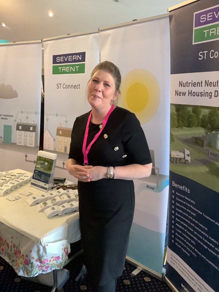 InvestorGossip's tweet photo. #EastMidsHeadsUp - all smiles at a “buzzing” 2023 #Lincolnshire #PropertyandBusinessInvestmentExpo from Lara at #stconnect part of the @stwater family 👍 https://t.co/FcEyGQ74uj