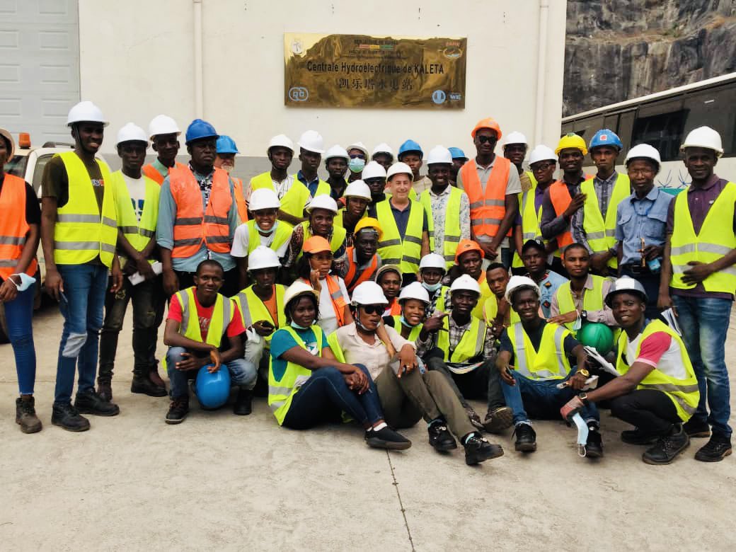 UGANC_Guinee's tweet photo. #UGANC #TempleDuSavoir #Guinee 
Nos étudiants de la L3, département de génie électrique ont effectué une visite aux barrages hydroélectriques de Kaléta et de Souapiti. Ils sont allés découvrir les technologies et les processus utilisés dans la production d'électricité à partir ⤵️ https://t.co/STafdd3xyo