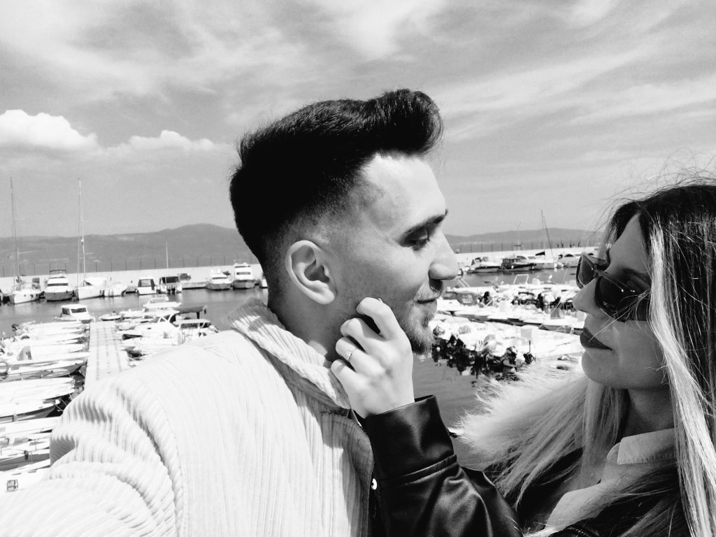 ozgeecelikk's tweet photo. love 🖤 https://t.co/haxHh0nUQT
