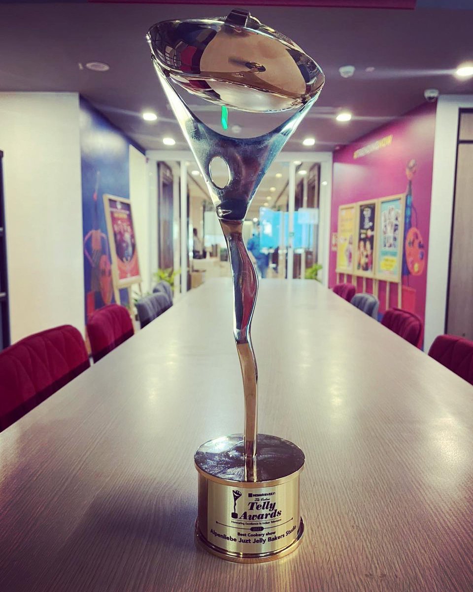 Greed_Goddess's tweet photo. Can’t keep calm… yohoooo we have won the best cookery show for our favourite #alpenlibejuztjelly #bakersstudio 
Take a bow out #foodteam #creativeteam and our fabulous judges @ranveerbrar @amritaraichand
Team GG @Ruchishri 
@afshaa_r https://t.co/vR2wHoylwD