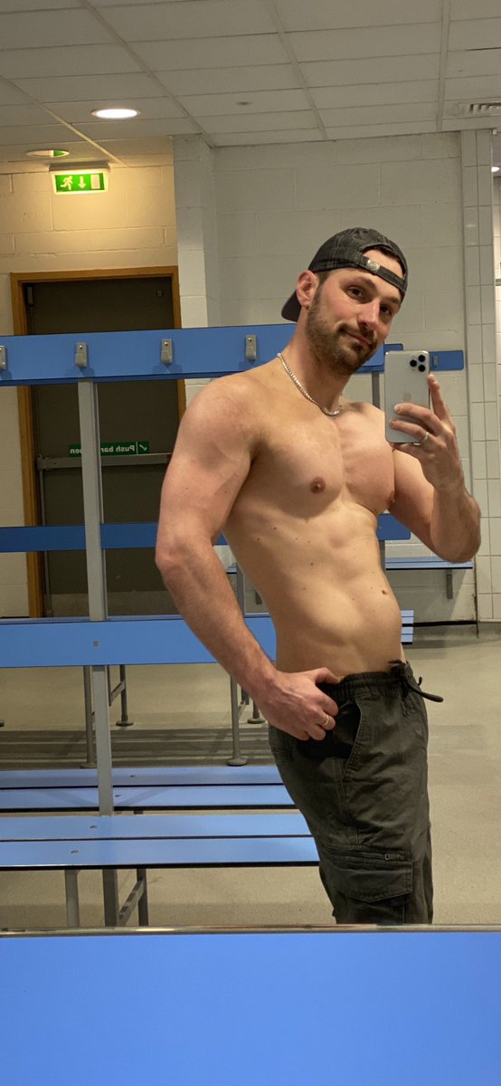 #hung #gay #pert #8inches #musclegrowth #muscles #flex #armpitselfie #armpits #tonned #daddy