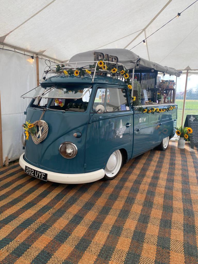 splitscreenbar's tweet photo. We love Frankie with the sunflowers! Here he is hired out at a big birthday and he really was the centre of the show! 

Don’t forget, you can hire frankie or our mobile bar for your weddings, birthday or corporate events! We love to do them all! 

Book now for that big day! https://t.co/7X43OaqzmJ