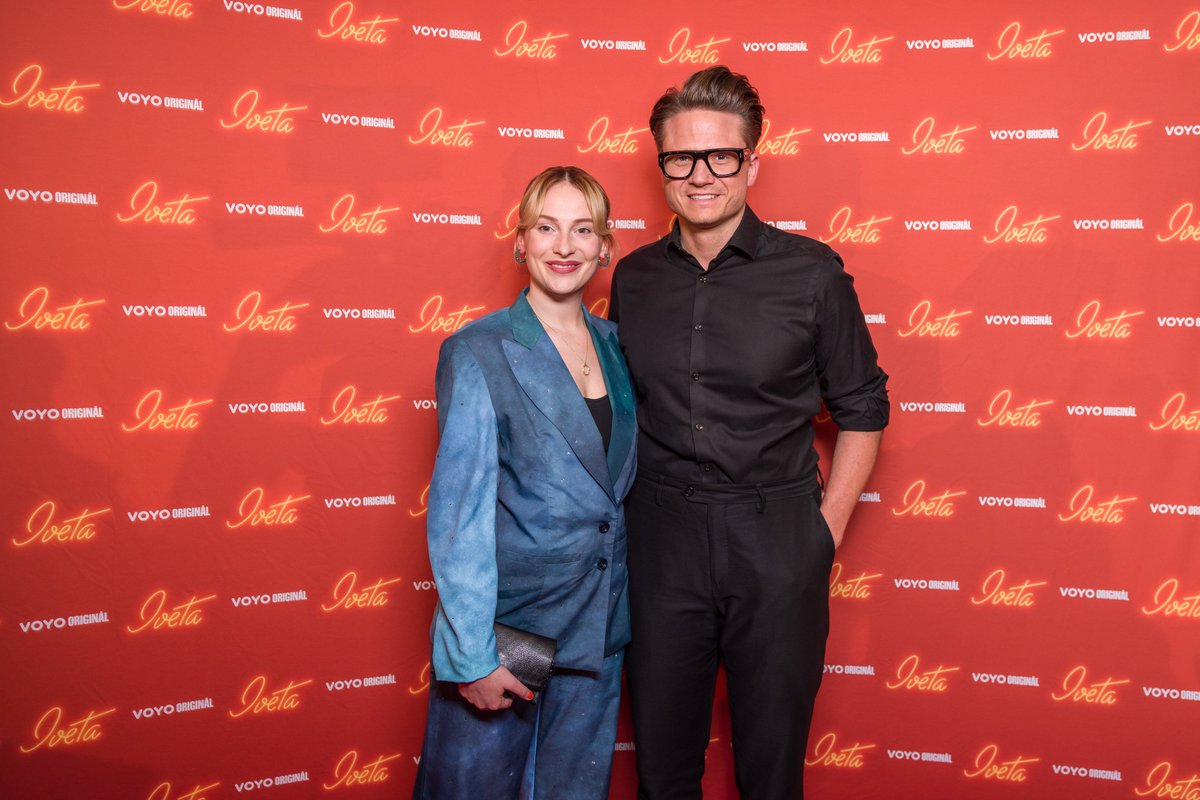ian_dachs's tweet photo. Ještě jednou: z premiéry minisérie #Iveta od #VOYO a @tvnovaofficial, plná silných, tíživých i dojemných okamžiků, které „Džambulka“ prožívala (a protrpěla) v 90. letech. Premiéra v TV 5. května. https://t.co/waZYnDZqr0