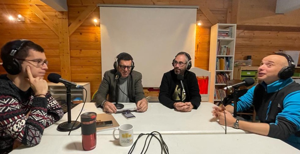 Nouvel épisode du #podcast "Aux Micros d'or" 💥 Parole donnée aux lauréats 2022 Luigi Colange et <a href="/alexis_delcourt/">Alexis Delcourt</a> et au partenaire <a href="/GSFproprete/">GSF Propreté & Services</a> 🎙️

🎧 C'est à écouter ici ➡️ smartlink.ausha.co/aux-micros-d-or