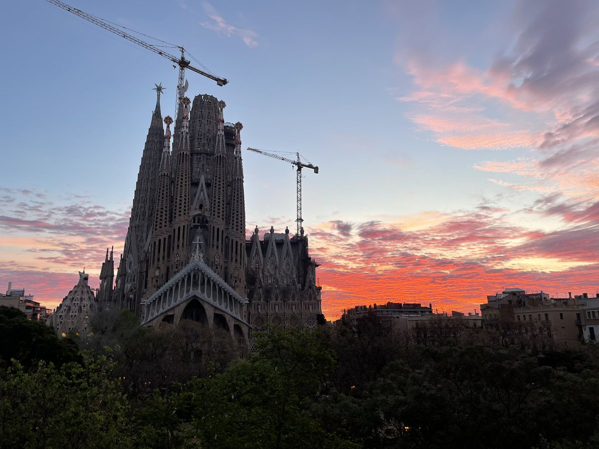 claralopez198's tweet photo. @eltempsTV3 Matí a Sagrada Família https://t.co/NPC5Qw2bsU