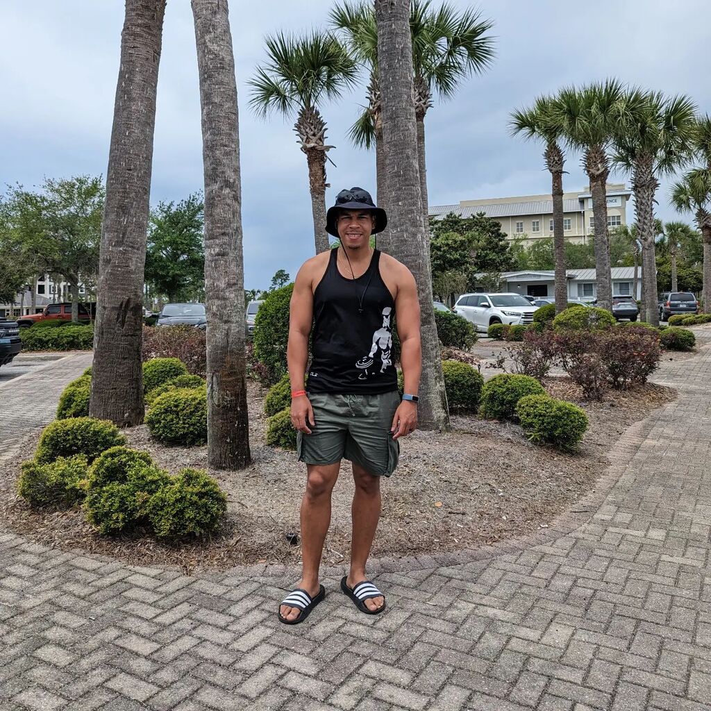 Coach__Dom's tweet photo. Breeze and palm trees 

#fit #fitness #fitdad #dadbod #gymflow #gains #instafit #picoftheday #photooftheday #fitfam #trainer #fitnessmotivation #fitnessjourney #fitlife #fitmotivation #fitguys #fitmen #gym #gymmotivation #gymlovers #gaintrain #transforma… https://t.co/JHJMkrOHTS https://t.co/B5PhWUHs5Y