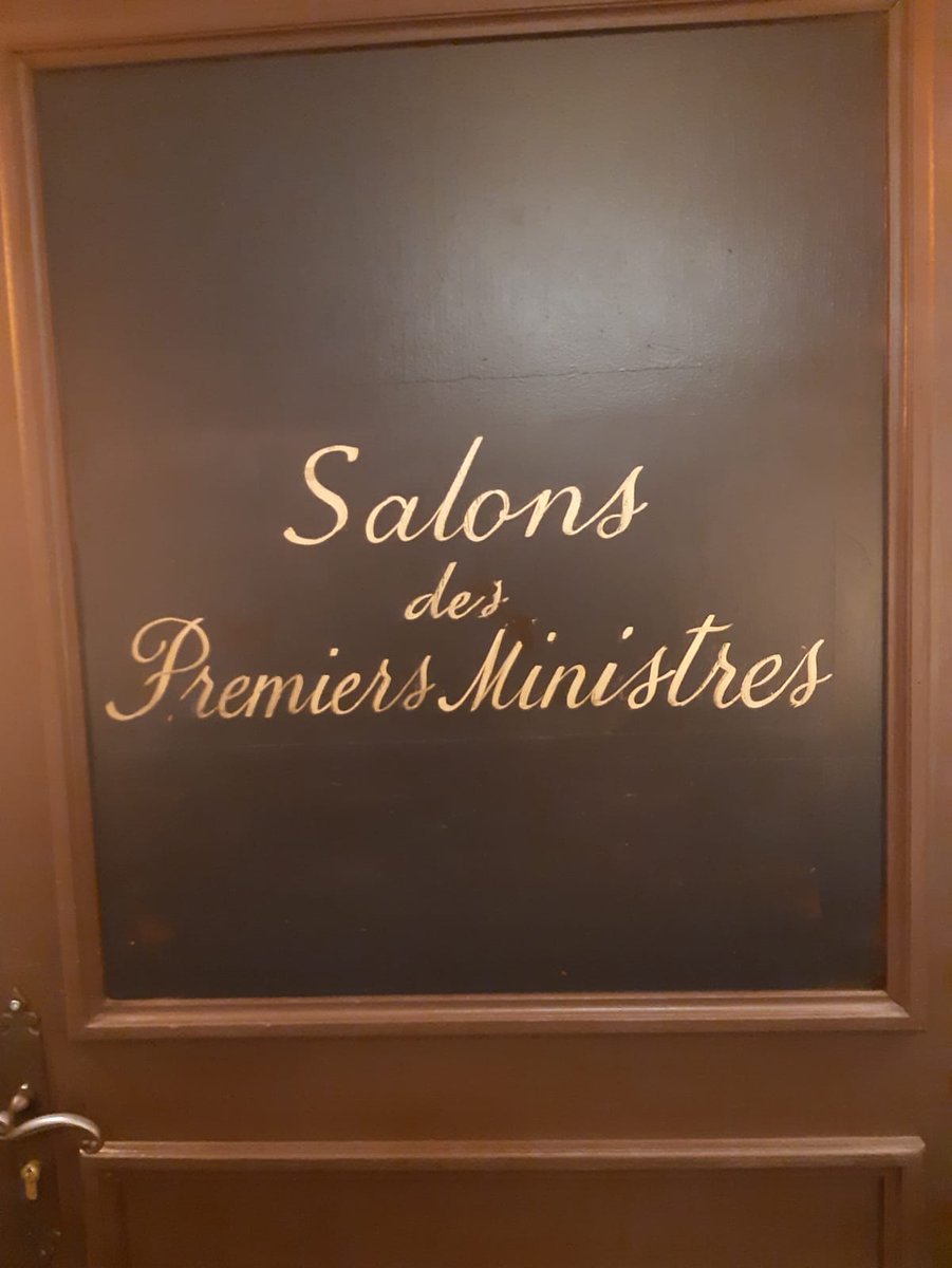 Vale_Favata92's tweet photo. Ravie d'avoir participé au diner-débat au Salon des 1er Ministres du célèbre resto @chezfrancoise organisé par #AMM et sur invitation de @JMCambaceres ancien pdt section AEI au CESE,  atour de l'action de Transparency International @TI_France par #PatrickLefas @Courdescomptespdt https://t.co/Lbv4oJefX9