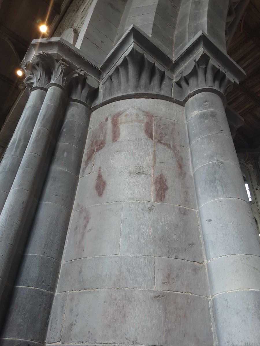 #WallPaintingWednesday

This shadowy medieval figure on a pillar in  @StDavidsCath south nave aisle watches people passing him every day. Most don't notice he is there at all.

#HiddenInPlainSight