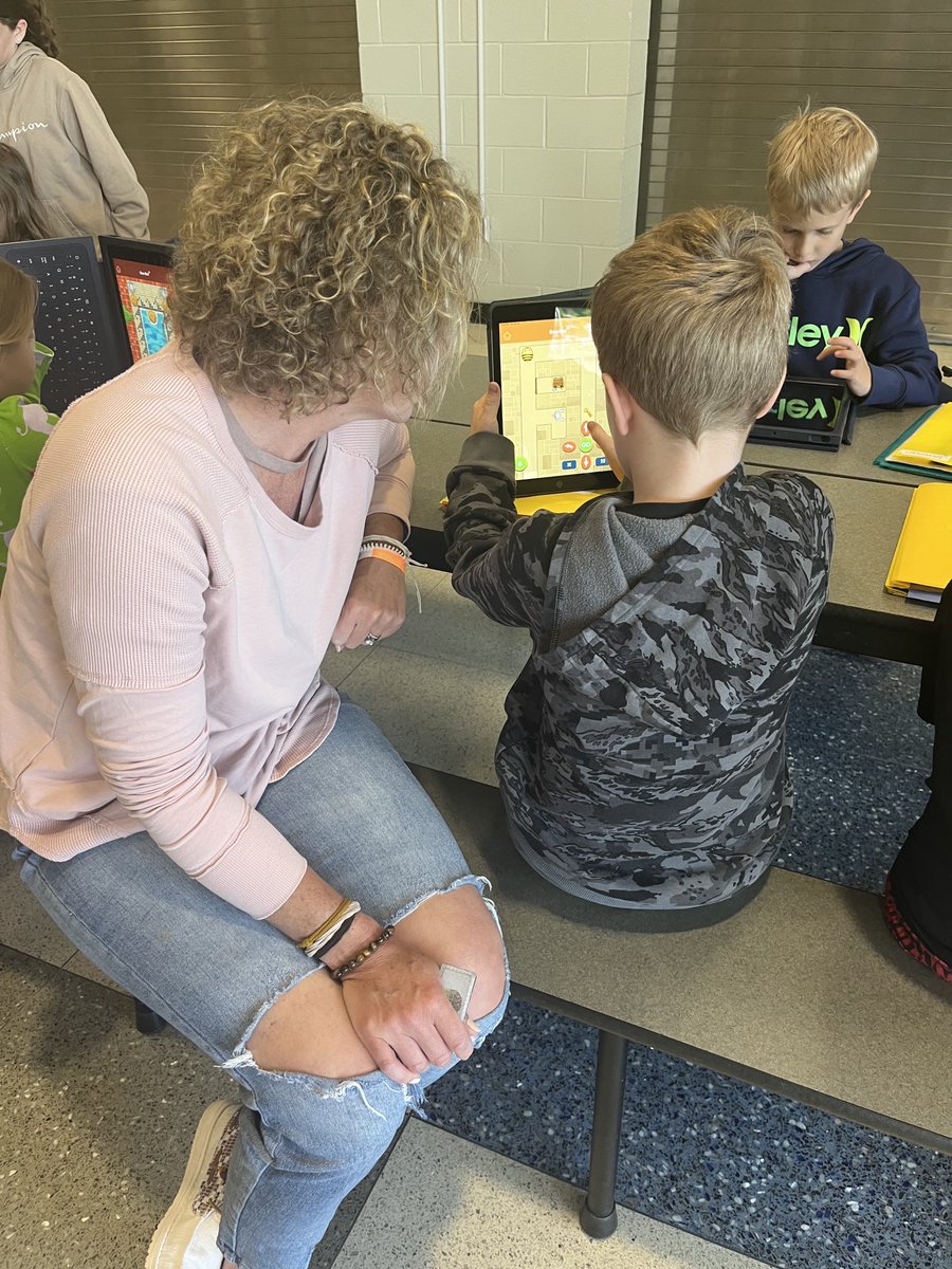 HiottHope's tweet photo. Thank you to all the families who came and supported and cheered on our first grade coders! #oneRCE https://t.co/lNak0S3Qqv