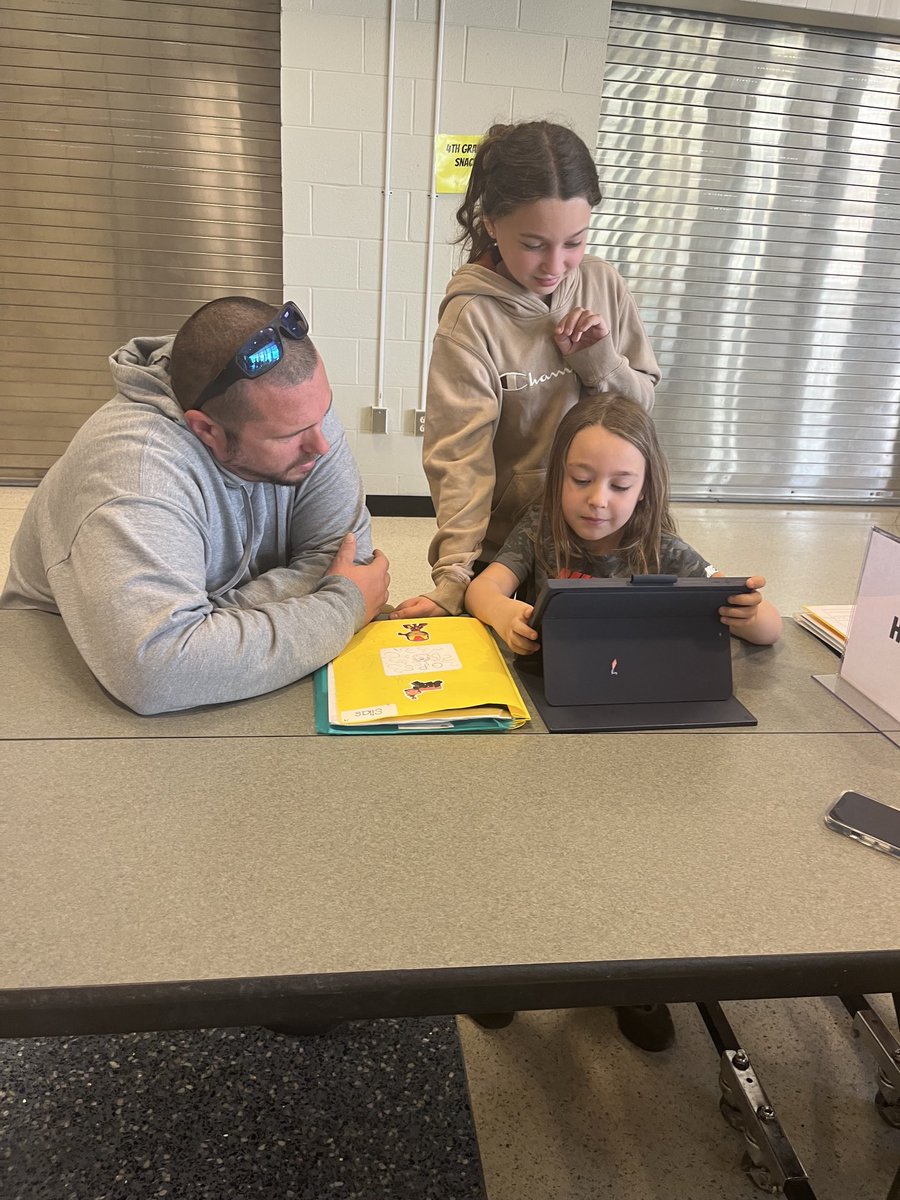 HiottHope's tweet photo. Thank you to all the families who came and supported and cheered on our first grade coders! #oneRCE https://t.co/lNak0S3Qqv