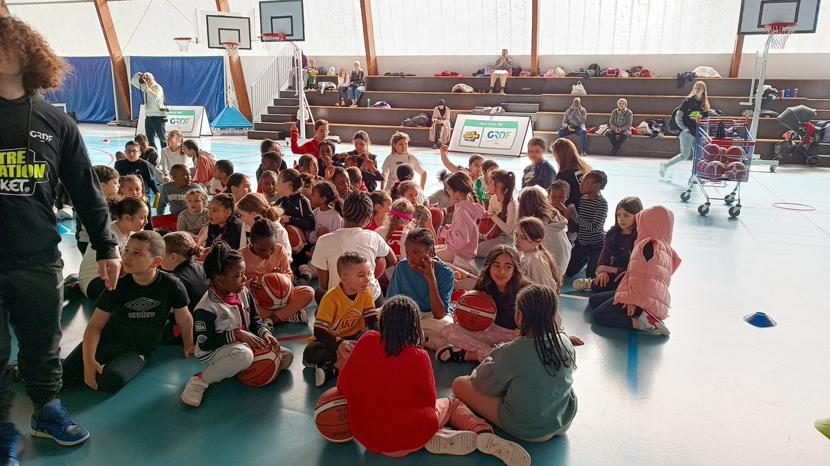 ThomasKLOTZpro's tweet photo. 1000e Centre Génération Basket #CGB aujourd'hui à #Amiens, organisé par la Métropole Amiénoise Basket-Ball #MABB avec #GRDF et @ffbasketball !
Un superbe partenariat initié dès 2017 autour du sport et de valeurs communes de diversité, d'inclusion et de collectif !
⛹️⛹️♀️⛹️♂️ https://t.co/w09AFEomjg