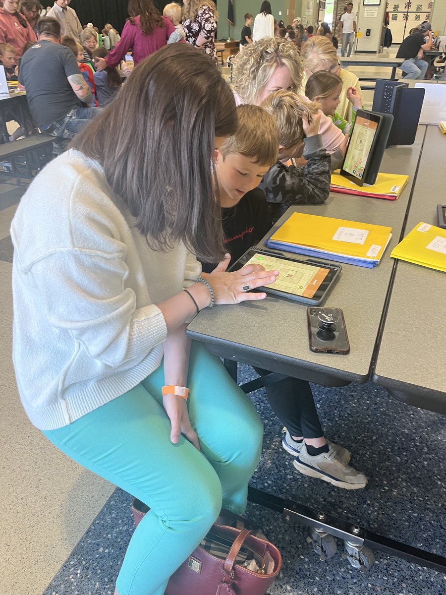 HiottHope's tweet photo. Thank you to all the families who came and supported and cheered on our first grade coders! #oneRCE https://t.co/lNak0S3Qqv