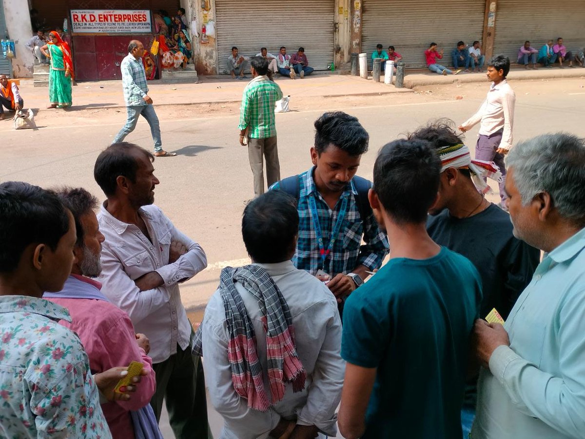 Sarfraz_dss's tweet photo. Today 026-04-2023
India Labourline outreach at Karol Bagh  Dev Nagar labour chowk 
@LabourlineDelhi
@ILabourline @johndelhi7 @IndiaWpc @Delhinewslive https://t.co/jd0l91CHp4
