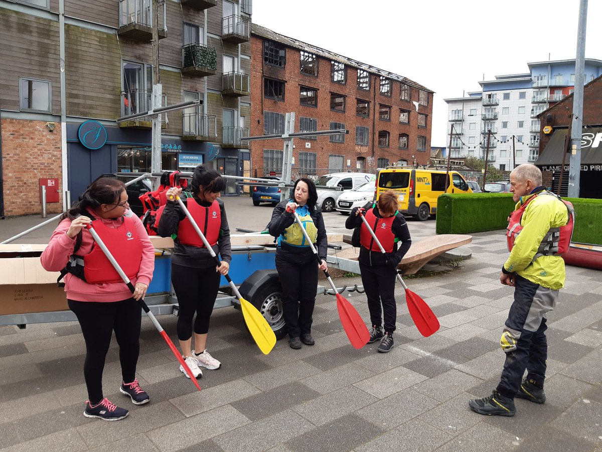 LutfurCRT's tweet photo. We are doing some free Let's Paddle canoeing sessions today in Walsall canal in partnership with Beat The Street as part of the #GoWildWeek #CommunityRootsProject @AASaif @gavpass @CRTWestMidlands https://t.co/grVvbChDw8