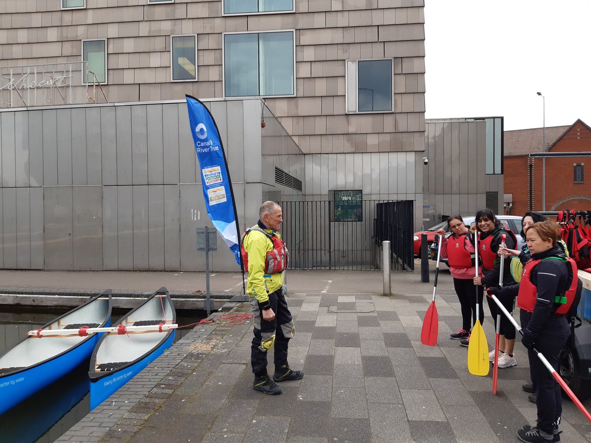 LutfurCRT's tweet photo. We are doing some free Let's Paddle canoeing sessions today in Walsall canal in partnership with Beat The Street as part of the #GoWildWeek #CommunityRootsProject @AASaif @gavpass @CRTWestMidlands https://t.co/grVvbChDw8