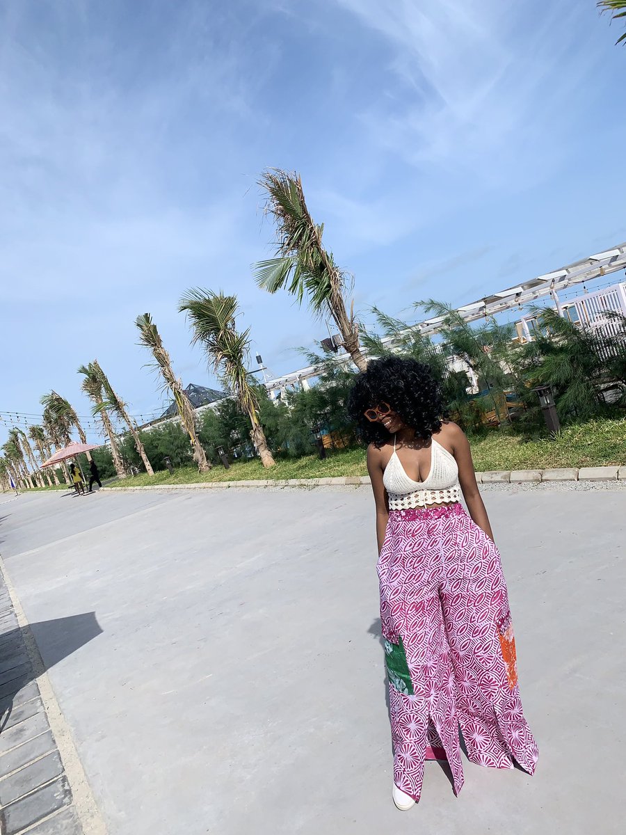 Khadijatt_'s tweet photo. Khadcouture on Instagram is busting my head.
I want all their collections especially this pant and dress https://t.co/6lFkxMBn3W